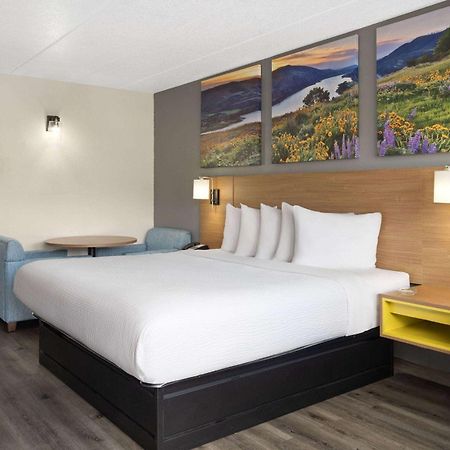 Days Inn By Wyndham Columbus Worthington Exteriör bild