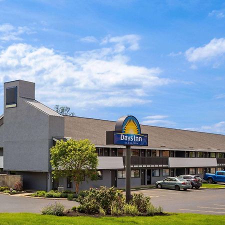 Days Inn By Wyndham Columbus Worthington Exteriör bild