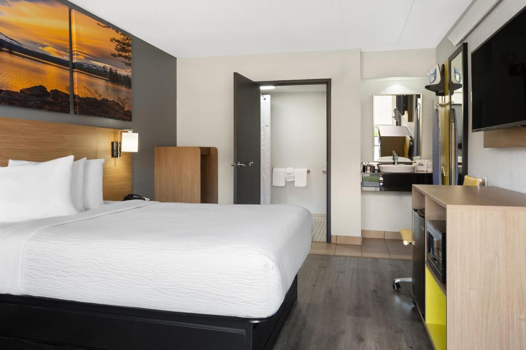 Days Inn By Wyndham Columbus Worthington Exteriör bild