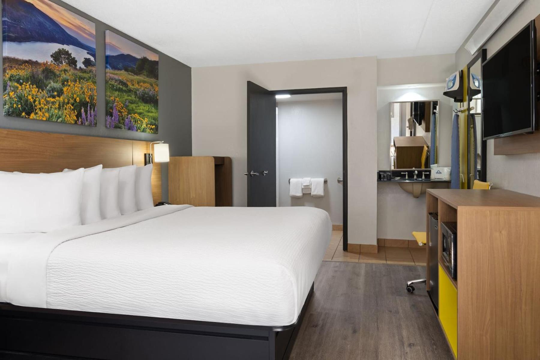 Days Inn By Wyndham Columbus Worthington Exteriör bild