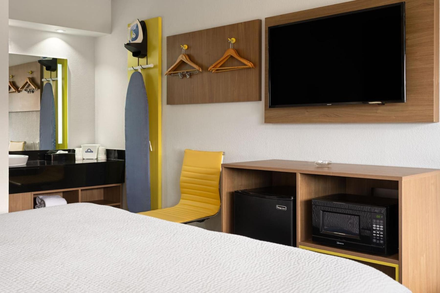 Days Inn By Wyndham Columbus Worthington Exteriör bild