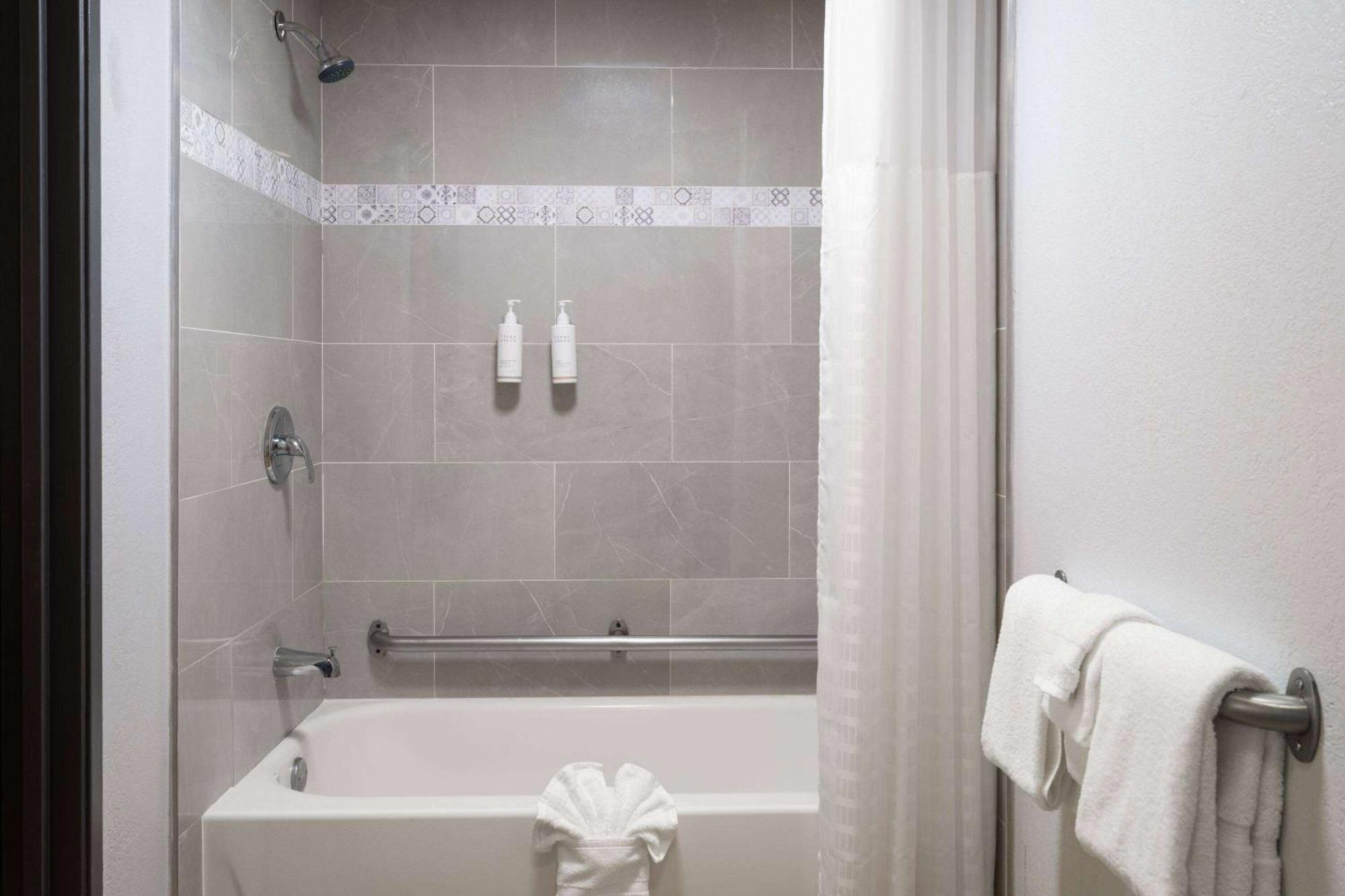 Days Inn By Wyndham Columbus Worthington Exteriör bild