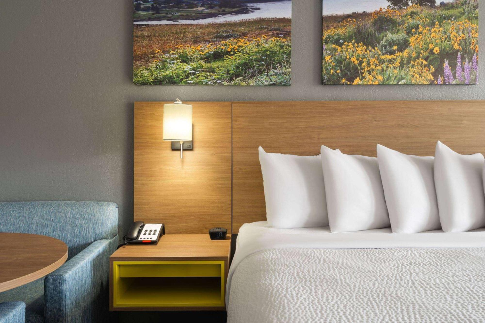Days Inn By Wyndham Columbus Worthington Exteriör bild