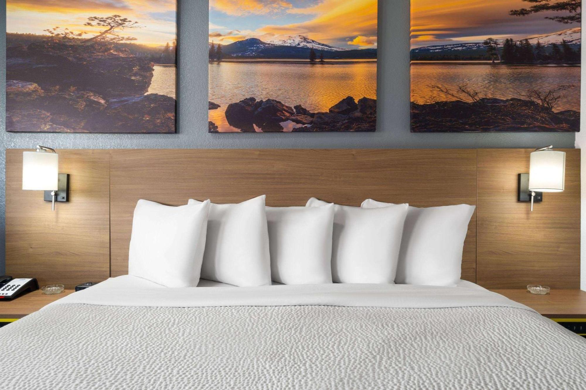Days Inn By Wyndham Columbus Worthington Exteriör bild
