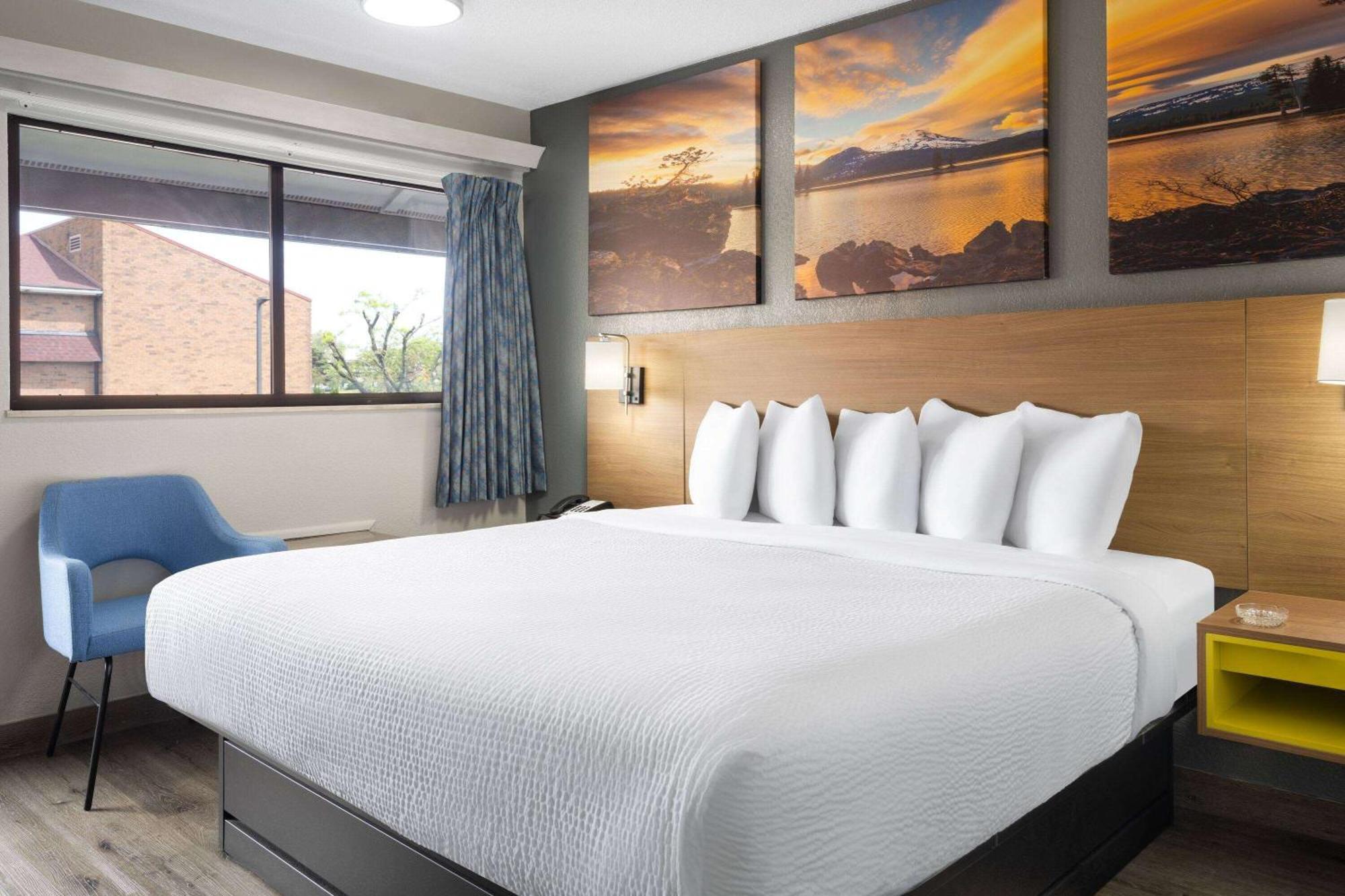 Days Inn By Wyndham Columbus Worthington Exteriör bild
