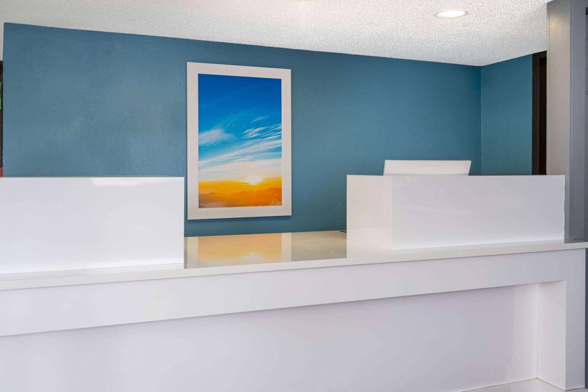 Days Inn By Wyndham Columbus Worthington Exteriör bild