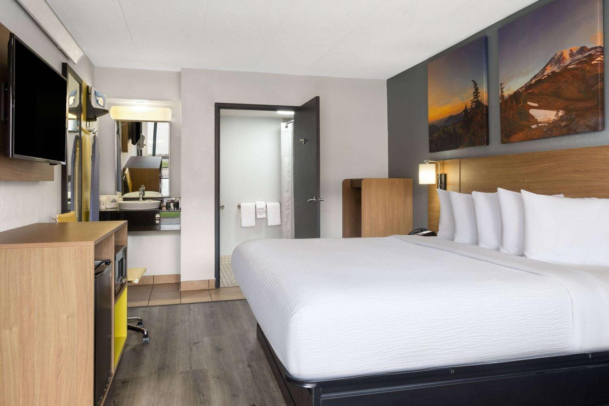 Days Inn By Wyndham Columbus Worthington Exteriör bild