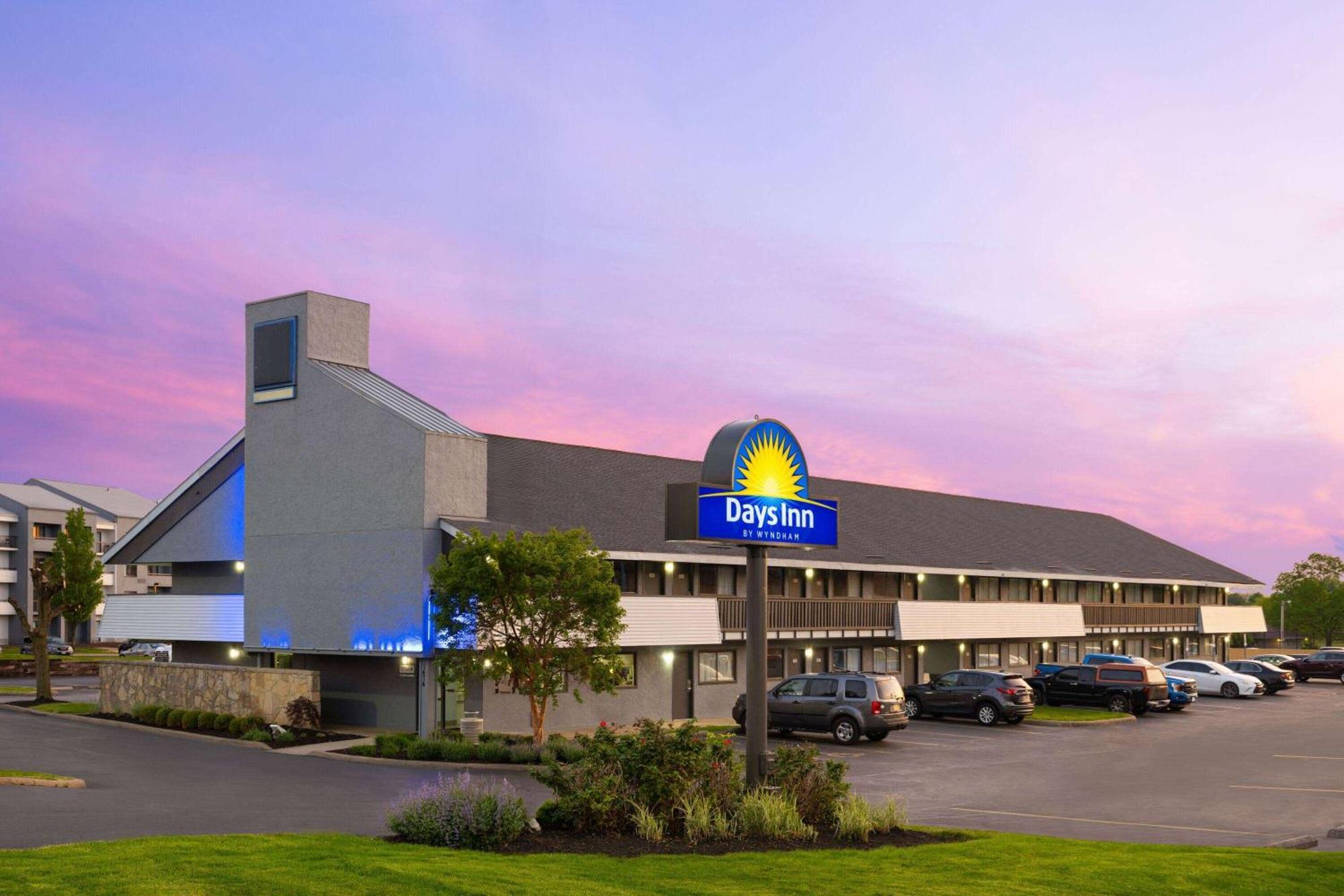Days Inn By Wyndham Columbus Worthington Exteriör bild