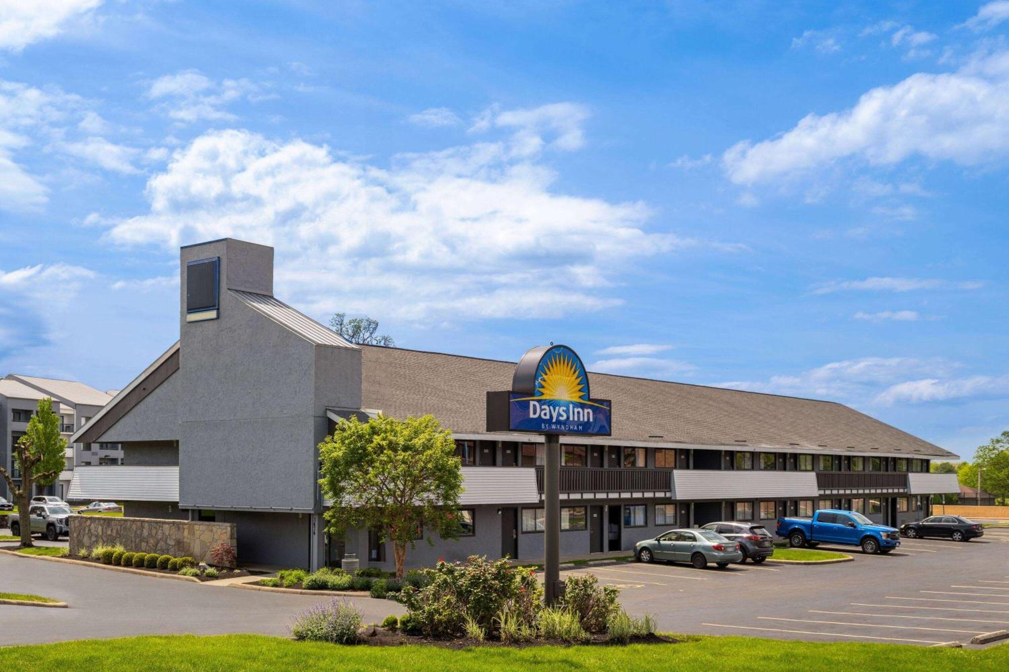 Days Inn By Wyndham Columbus Worthington Exteriör bild