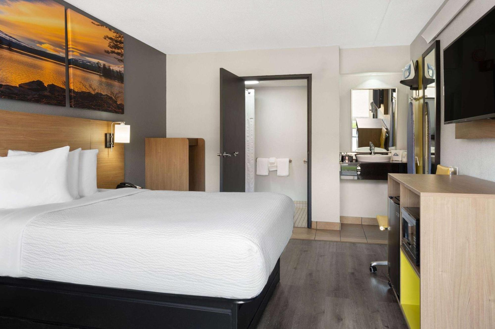 Days Inn By Wyndham Columbus Worthington Exteriör bild